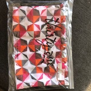 Selling a thirty-one cinch sac. Never used. Origami pop design.